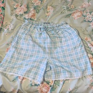 Cute dainty picnic women’s shorts!